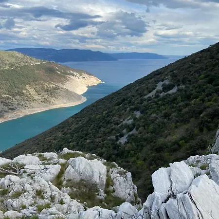 Lucie Διαμέρισμα *